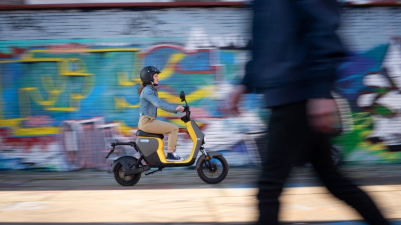 Segway_eMoped_B110S_Yellow-Dark-grey_Video.jpg