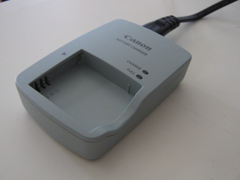 Canon_battery_charger_CB-2LYE_1.jpg