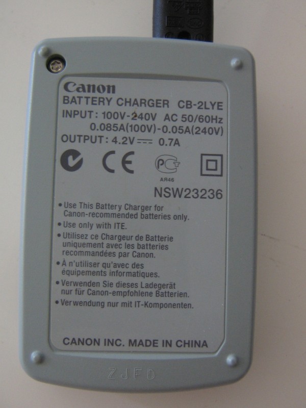 Canon_battery_charger_CB-2LYE_2.jpg