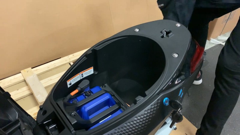 Unboxing Piaggio 1_batteri_1.jpg