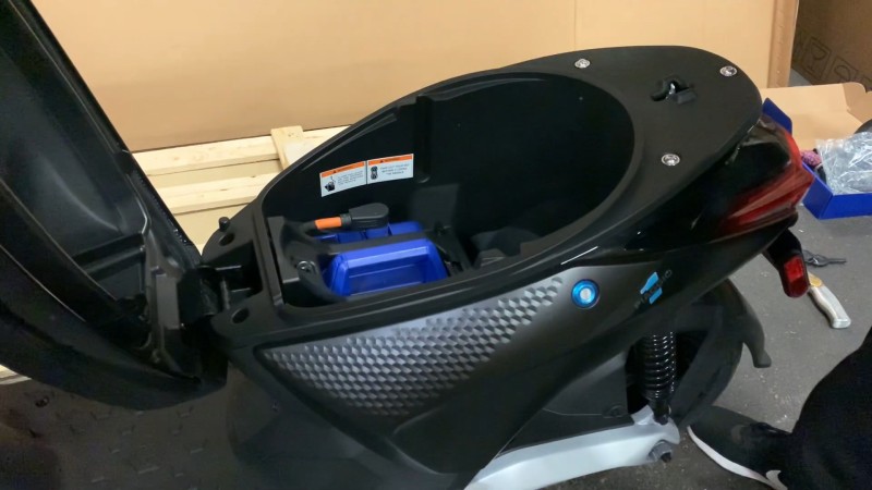 Unboxing Piaggio 1_batteri_3.jpg