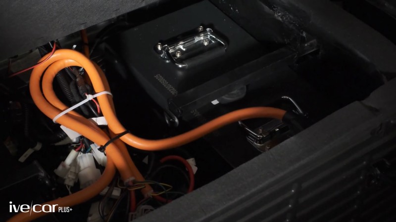 ive-car-plus+_batterirum_3.jpg