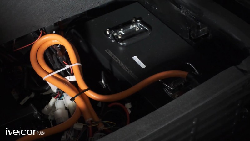 ive-car-plus+_batterirum_4.jpg