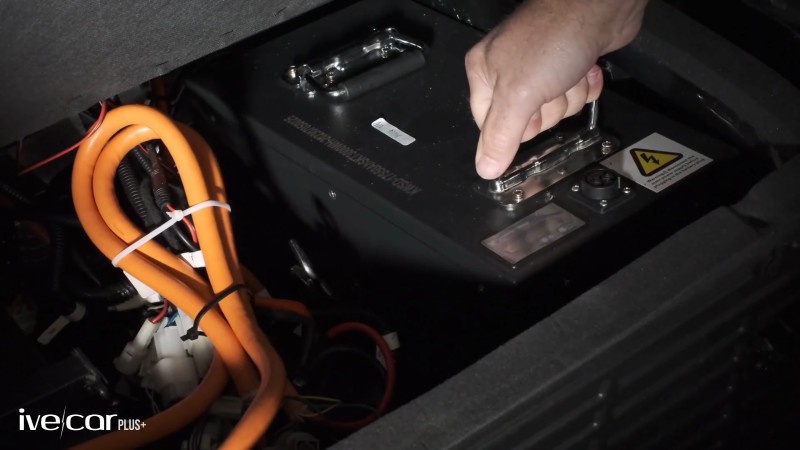 ive-car-plus+_batterirum_5.jpg