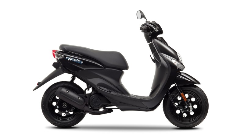 2013-Yamaha-Neo%E2%80%99s-Easy-EU-Midnight-Black-Studio-002[1].jpg