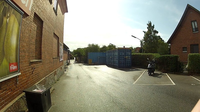 Container med cykler (den container der er tættest på)