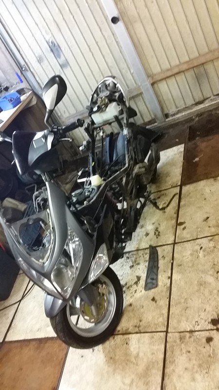 Naked scooter