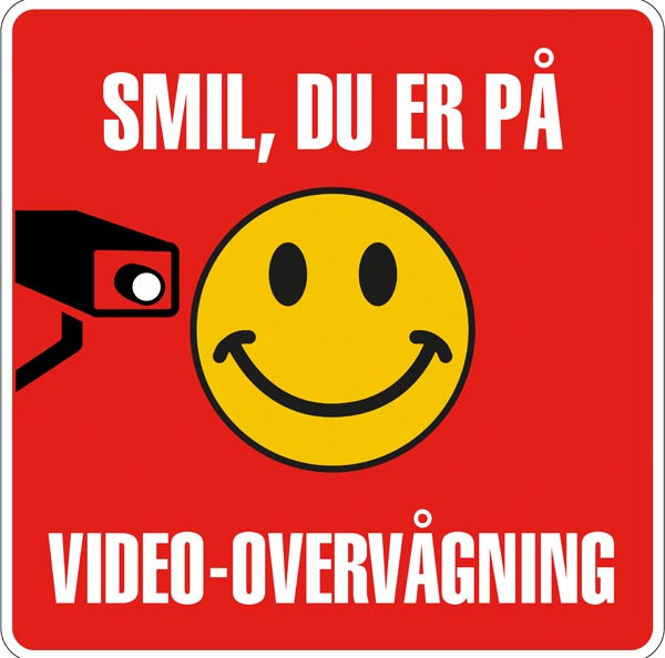 smil_du_er_pa_video-overva_gning_hvid_pa_r_d.jpg