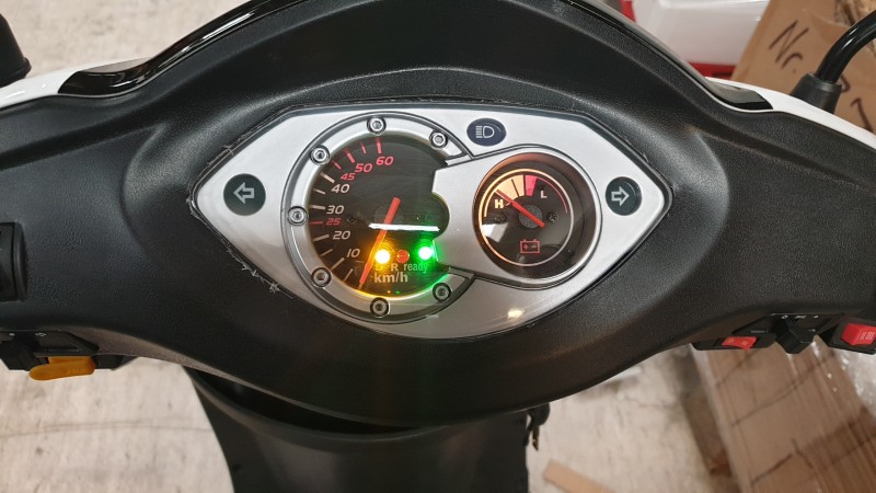 Elektrisk_scooter_2_personers_speedometer-o.jpg