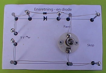 Ensretning - en diode Pære 9 V ~ Skop